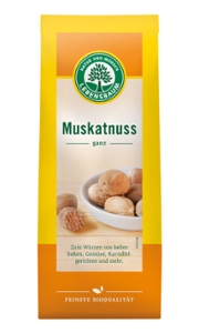 Muskatnüsse ganz